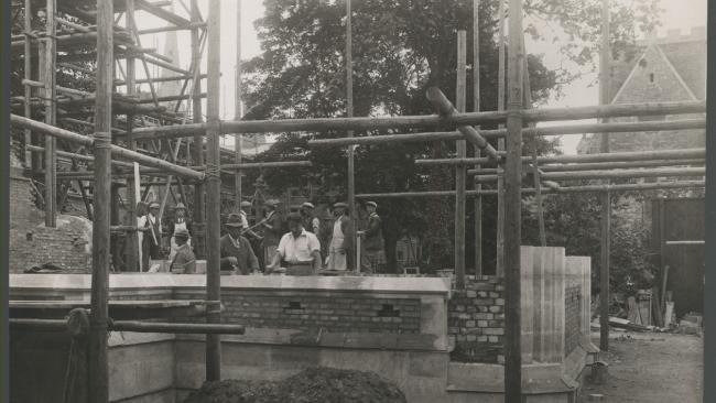 Image of P.R Morley Horder supervises building works. Chapel Court 1929